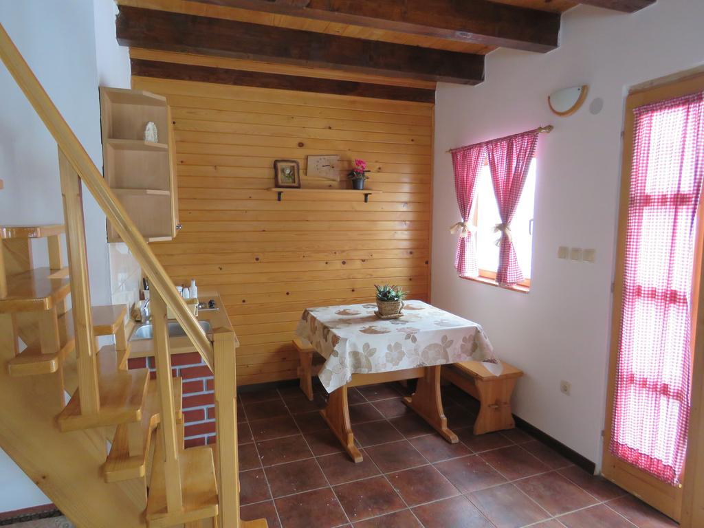 Guesthouse Stefanac โอโทชาส ภายนอก รูปภาพ