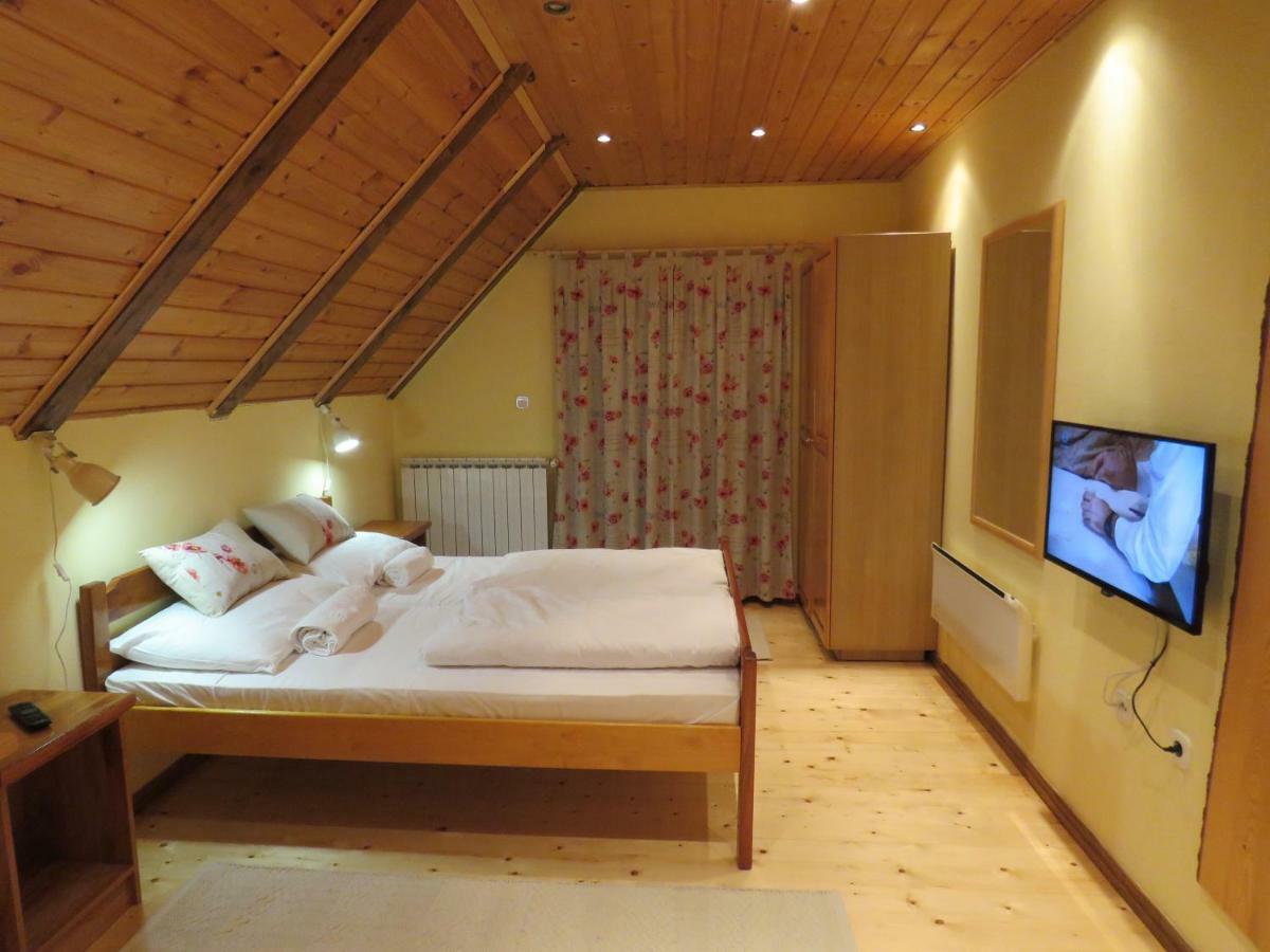 Guesthouse Stefanac โอโทชาส ภายนอก รูปภาพ