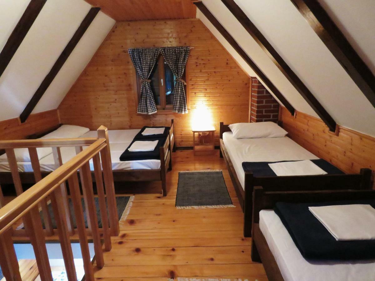 Guesthouse Stefanac โอโทชาส ภายนอก รูปภาพ